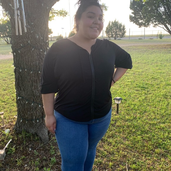 Classic Blouse for Your Closet - Picture 2 of 7